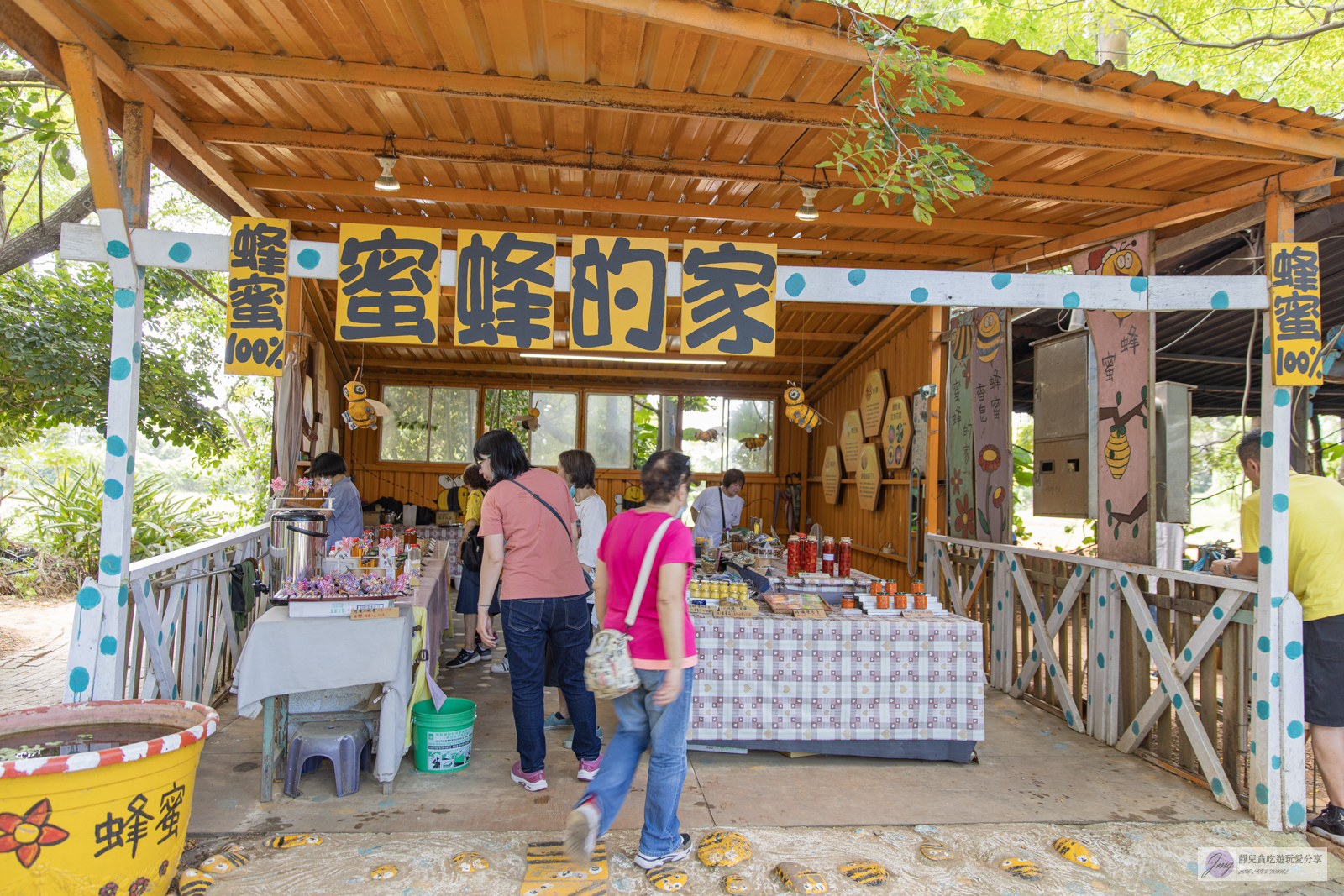 桃園景點-青林農場-門票只要100元，餵食草泥馬、乘坐小火車、控窯，浪漫唯美玻璃屋、花海超好拍，親子景點推薦 @靜兒貪吃遊玩愛分享