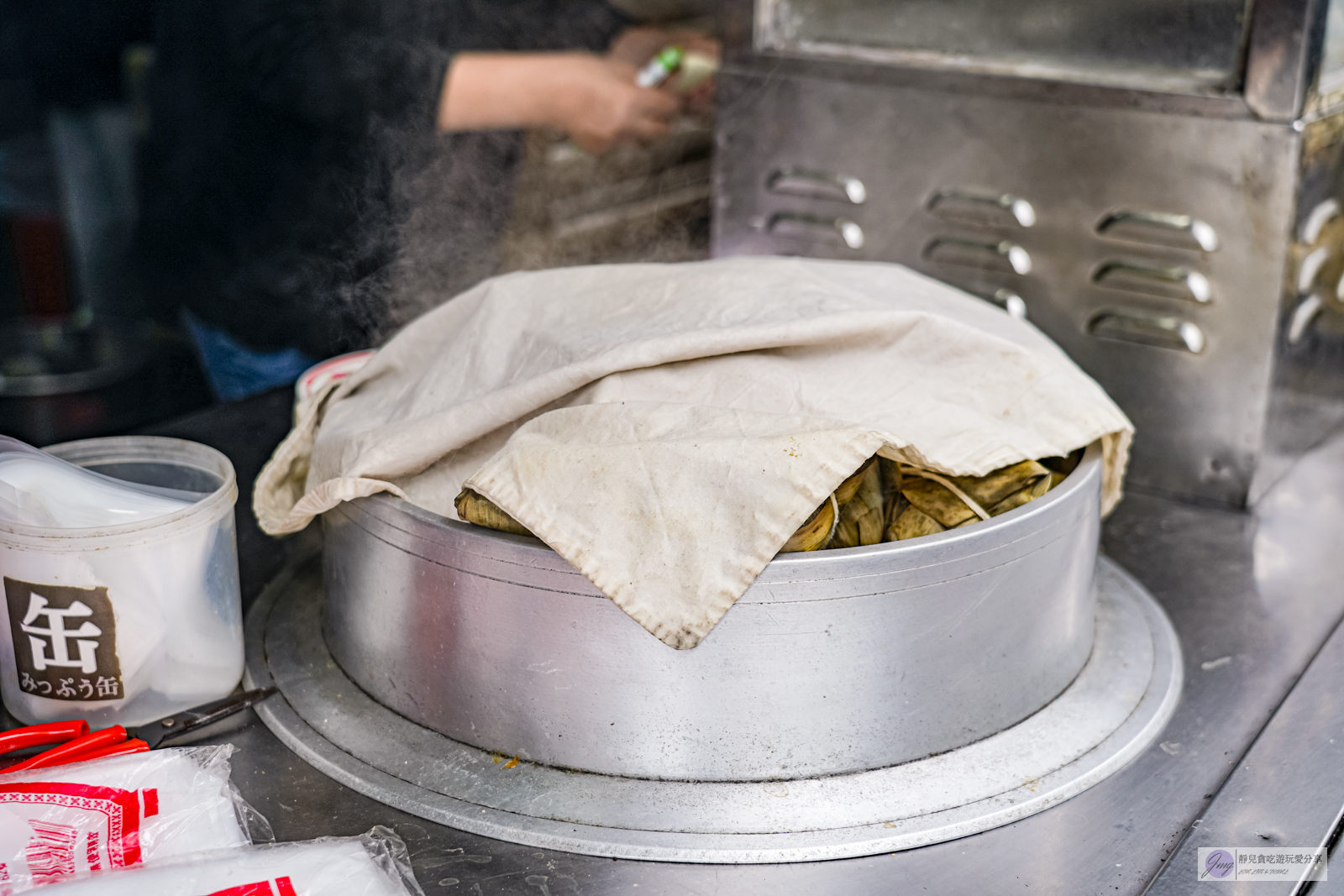 雲林莿桐美食-林家碗粿-在地經營80年老店！在地人從小吃到大的早餐，碗粿、米糕、肉粽均一價25元/鄰近莿桐國小 @靜兒貪吃遊玩愛分享