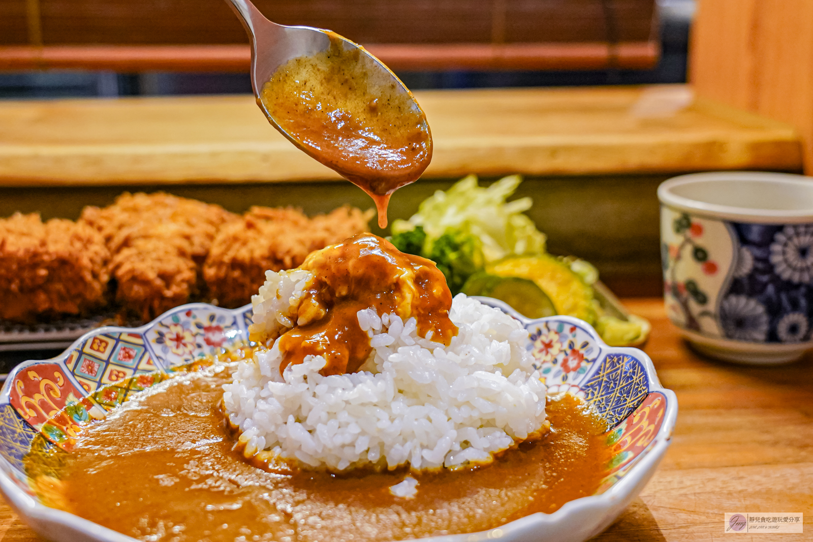 雲林斗六美食-鑶勝豬排-在地人氣排隊店！吃過最厚的炸豬排，三種不同熟度各有不同口感的熟成腰內肉/鄰近斗六火車站 @靜兒貪吃遊玩愛分享