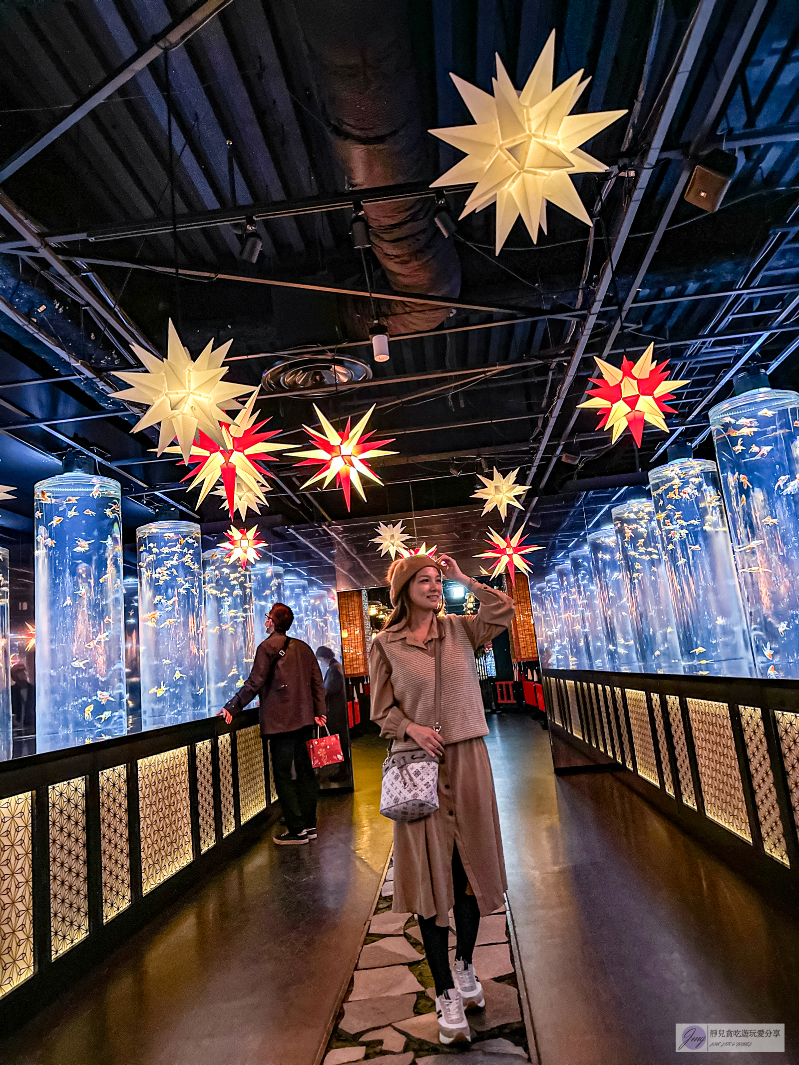 日本東京旅遊-銀座藝術水族館-活藝術品！多達70種水中舞者金魚，結合高科技聲光效果與裝置藝術設計，療癒又夢幻/銀座三越百貨內 @靜兒貪吃遊玩愛分享