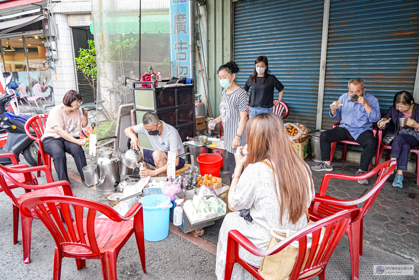 嘉義美食-嘉義南門包氏炭燒杏仁茶-延續80年的古早味！！在地人的街邊懷舊早餐炭燒杏仁茶/南門圓環 @靜兒貪吃遊玩愛分享