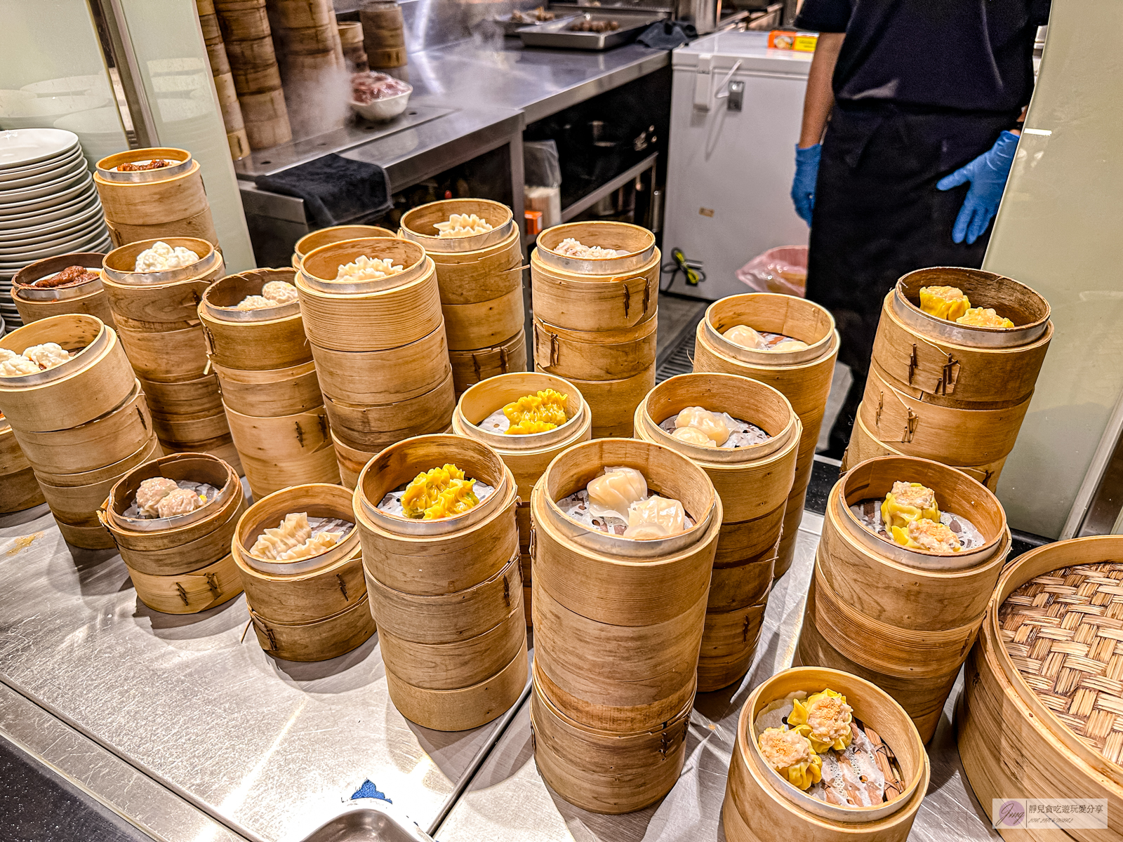 桃園美食-港龘港式飲茶-超過60種料理！蒸籠港點、海鮮冷盤、熟食等港式自助百匯，450元免服務費吃到飽/鄰近虎頭山公園 @靜兒貪吃遊玩愛分享