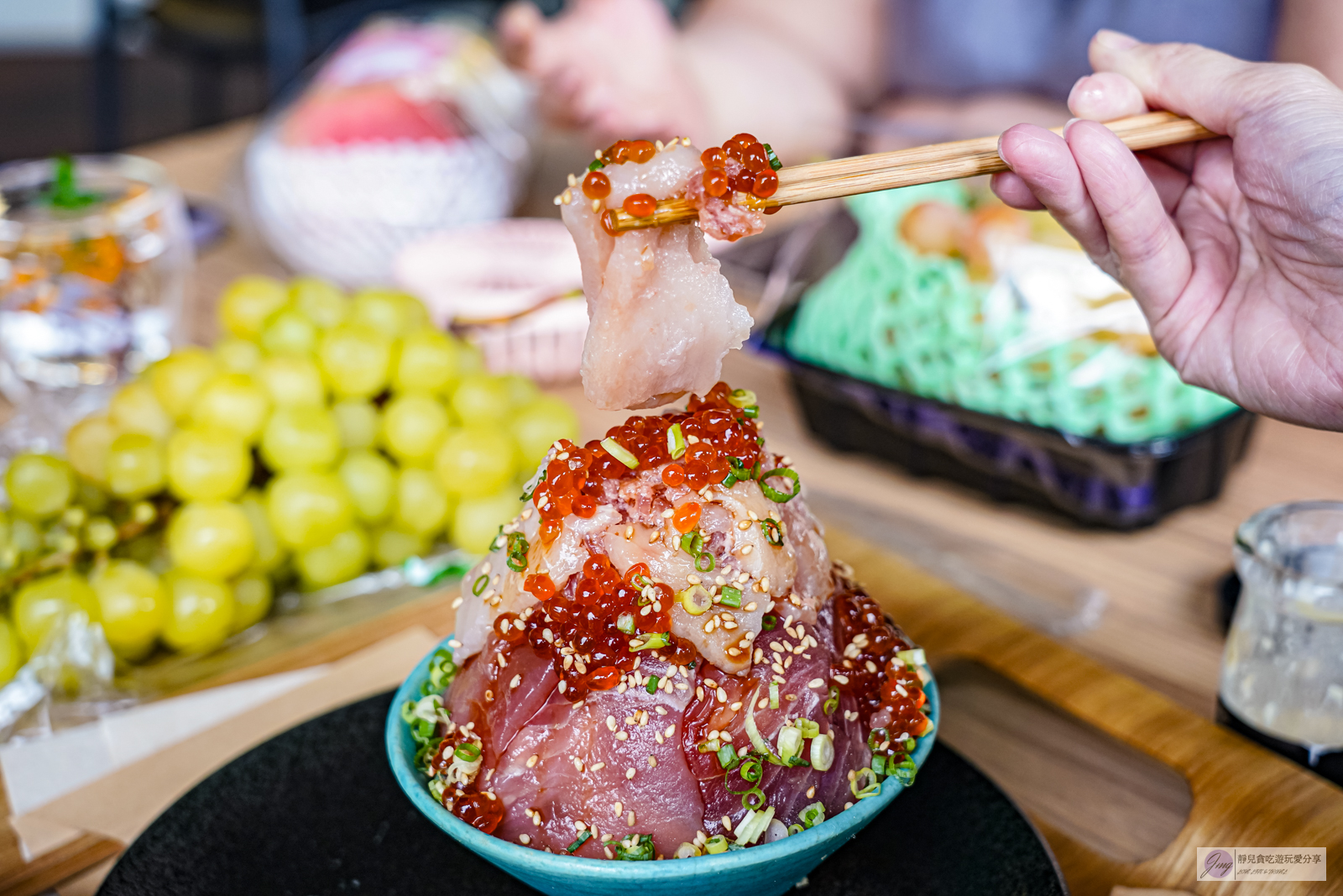 日本山梨美食-テラスキッチン-超浮誇富士山海鮮丼，海鮮料爆多呈尖塔，用料豐盛一碗不到台幣500元/旅の駅 Kawaguchiko Base內 @靜兒貪吃遊玩愛分享