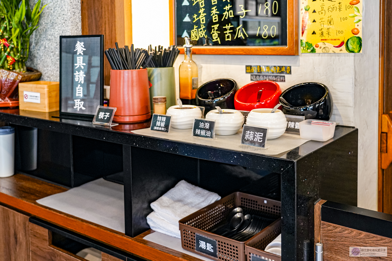 苗栗卓蘭美食-鵝行天下萬家香麵館-道地的客家美食，四川成都酸辣粉酸辣夠味/鄰近卓蘭峩崙廟 @靜兒貪吃遊玩愛分享