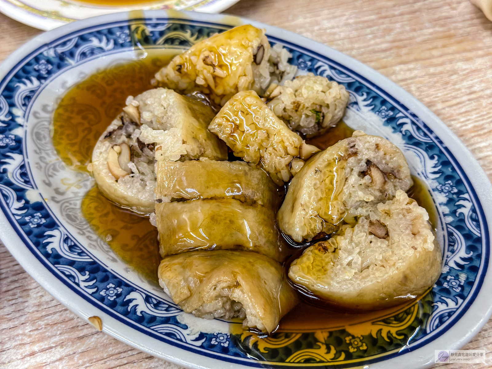 嘉義美食-郭家雞肉飯-夜市裡超人氣排隊美食！高達七千多則評論的雞肉飯/文化路觀光夜市 @靜兒貪吃遊玩愛分享