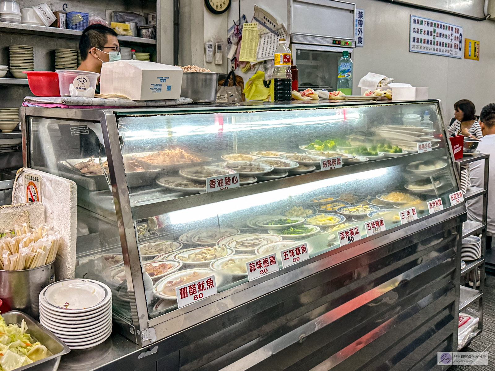 嘉義美食-郭家雞肉飯-夜市裡超人氣排隊美食！高達七千多則評論的雞肉飯/文化路觀光夜市 @靜兒貪吃遊玩愛分享