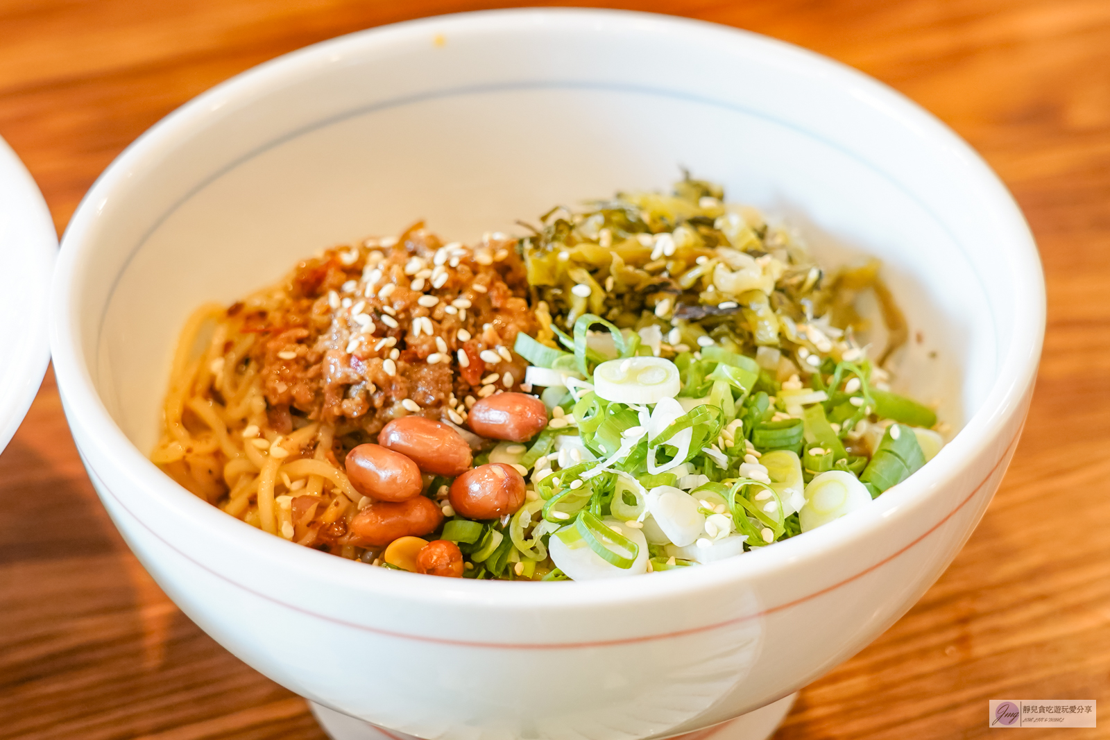 苗栗卓蘭美食-鵝行天下萬家香麵館-道地的客家美食，四川成都酸辣粉酸辣夠味/鄰近卓蘭峩崙廟 @靜兒貪吃遊玩愛分享