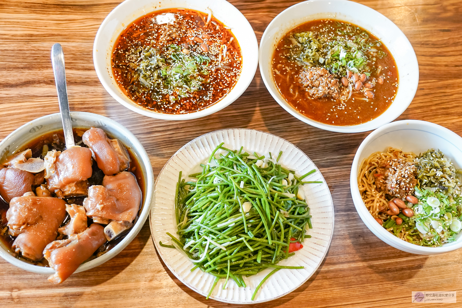 苗栗卓蘭美食-鵝行天下萬家香麵館-道地的客家美食，四川成都酸辣粉酸辣夠味/鄰近卓蘭峩崙廟 @靜兒貪吃遊玩愛分享