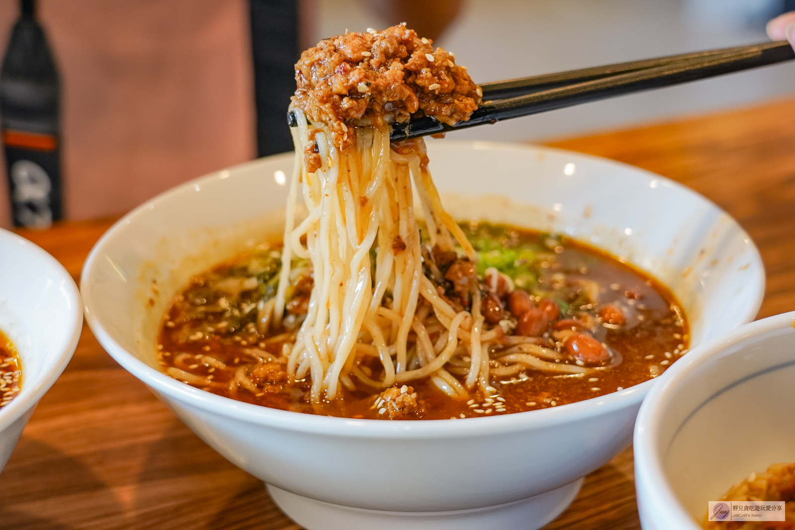 苗栗卓蘭美食-鵝行天下萬家香麵館-道地的客家美食，四川成都酸辣粉酸辣夠味/鄰近卓蘭峩崙廟 @靜兒貪吃遊玩愛分享