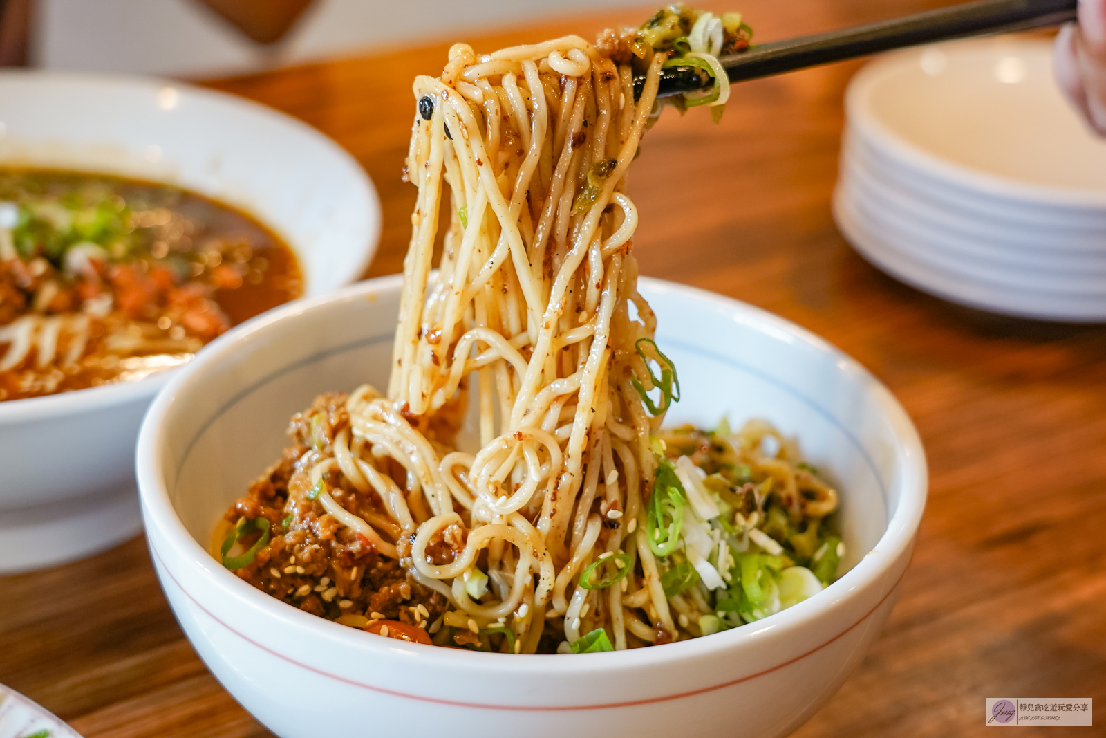 苗栗卓蘭美食-鵝行天下萬家香麵館-道地的客家美食，四川成都酸辣粉酸辣夠味/鄰近卓蘭峩崙廟 @靜兒貪吃遊玩愛分享