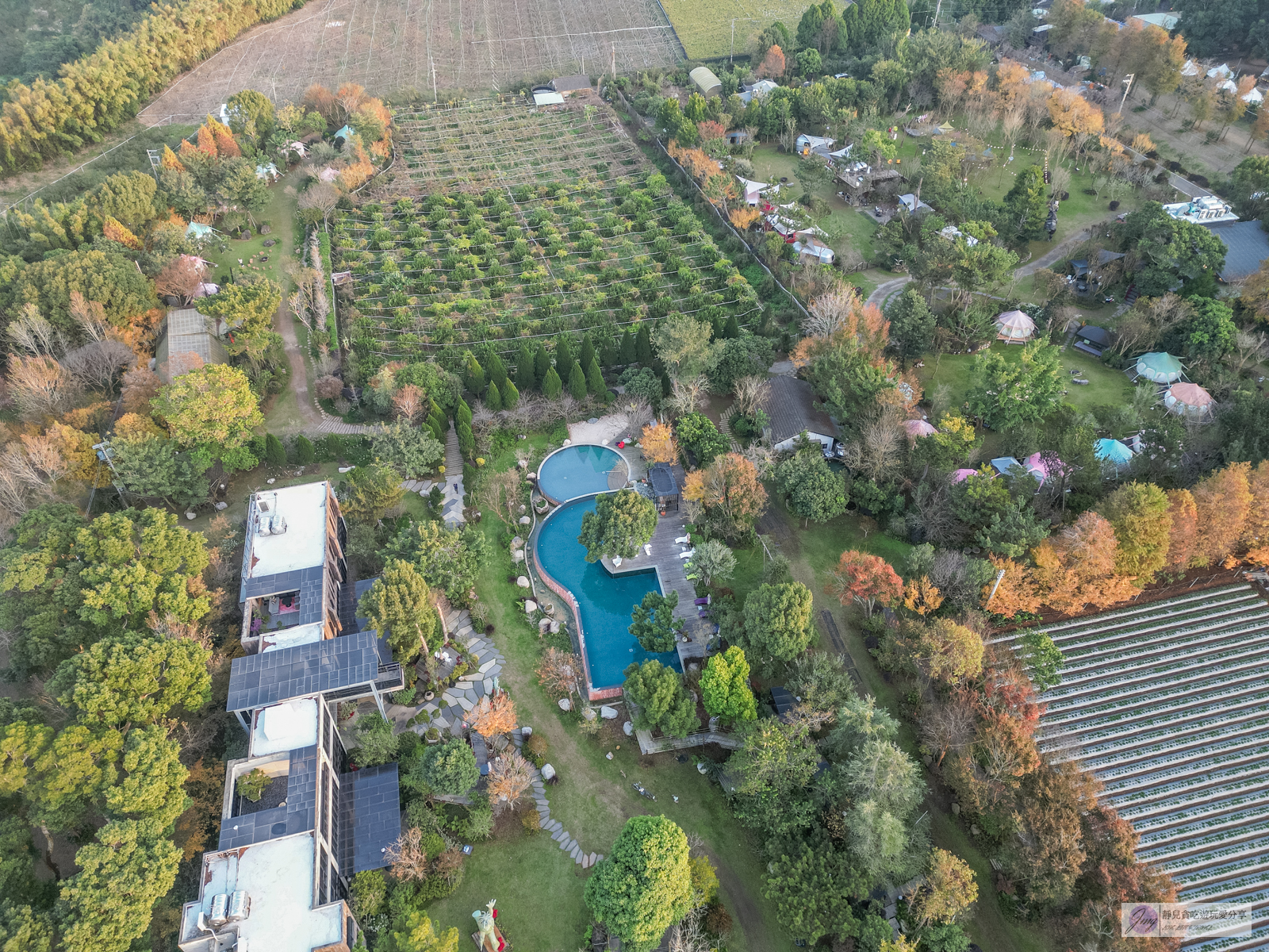 苗栗卓蘭住宿-寨酌然 野奢庄園-隱藏在森林裡！輕奢五星級豪華露營車一泊二食、泳池度假Villa精緻無菜單料理、手作DIY體驗/鄰近鯉魚潭水庫 @靜兒貪吃遊玩愛分享