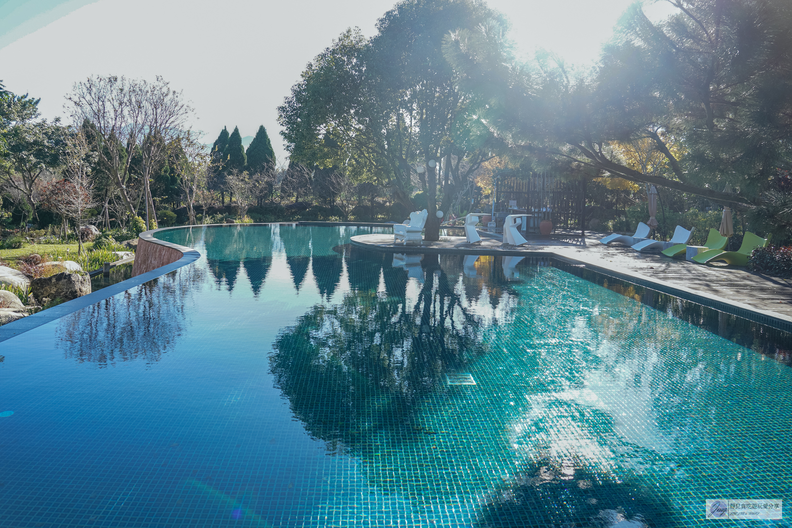 苗栗卓蘭住宿-寨酌然 野奢庄園-隱藏在森林裡！輕奢五星級豪華露營車一泊二食、泳池度假Villa精緻無菜單料理、手作DIY體驗/鄰近鯉魚潭水庫 @靜兒貪吃遊玩愛分享