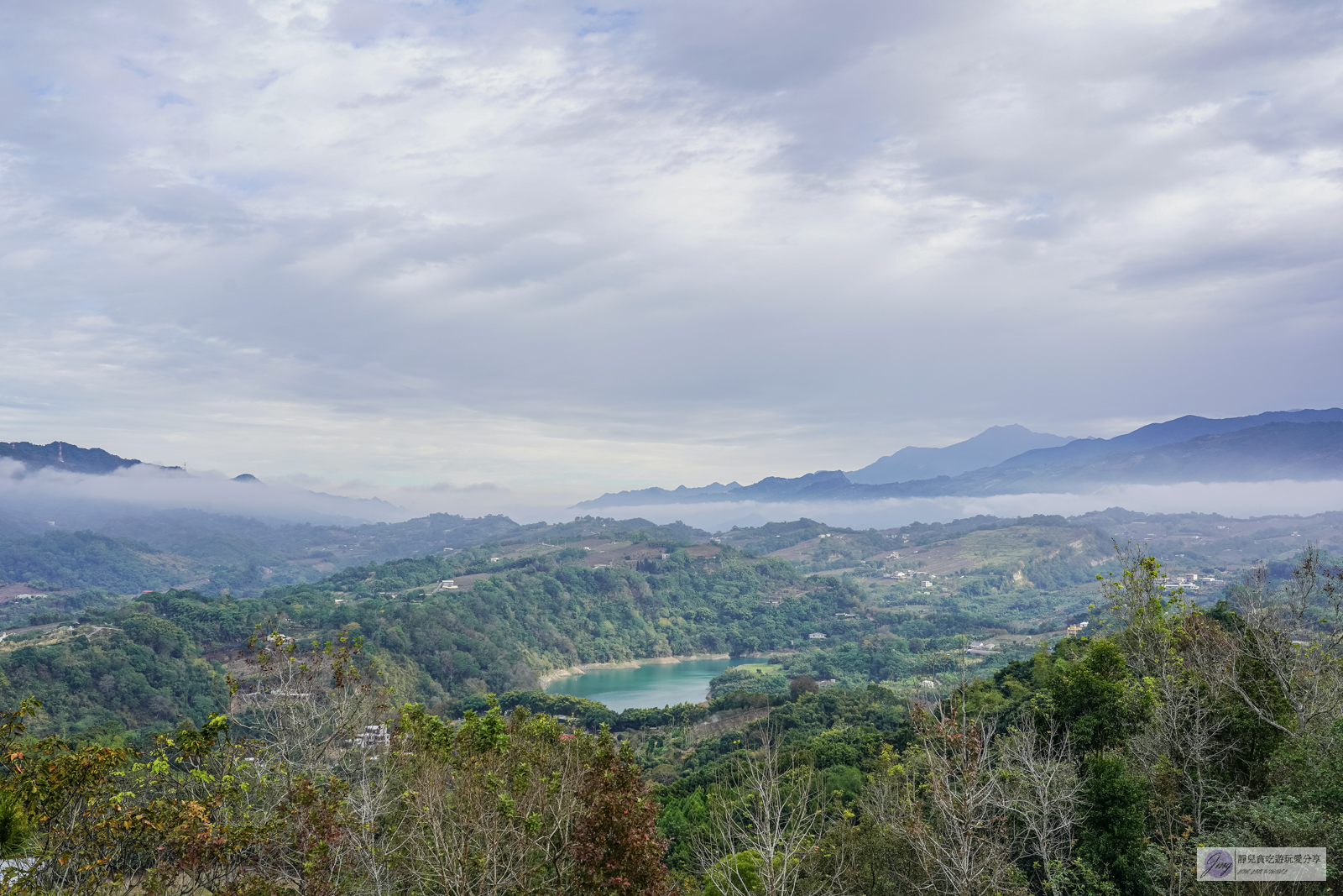 苗栗卓蘭住宿-寨酌然 野奢庄園-隱藏在森林裡！輕奢五星級豪華露營車一泊二食、泳池度假Villa精緻無菜單料理、手作DIY體驗/鄰近鯉魚潭水庫 @靜兒貪吃遊玩愛分享