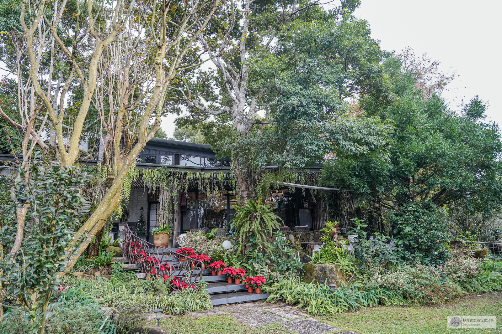 苗栗卓蘭住宿-寨酌然 野奢庄園-隱藏在森林裡！輕奢五星級豪華露營車一泊二食、泳池度假Villa精緻無菜單料理、手作DIY體驗/鄰近鯉魚潭水庫 @靜兒貪吃遊玩愛分享