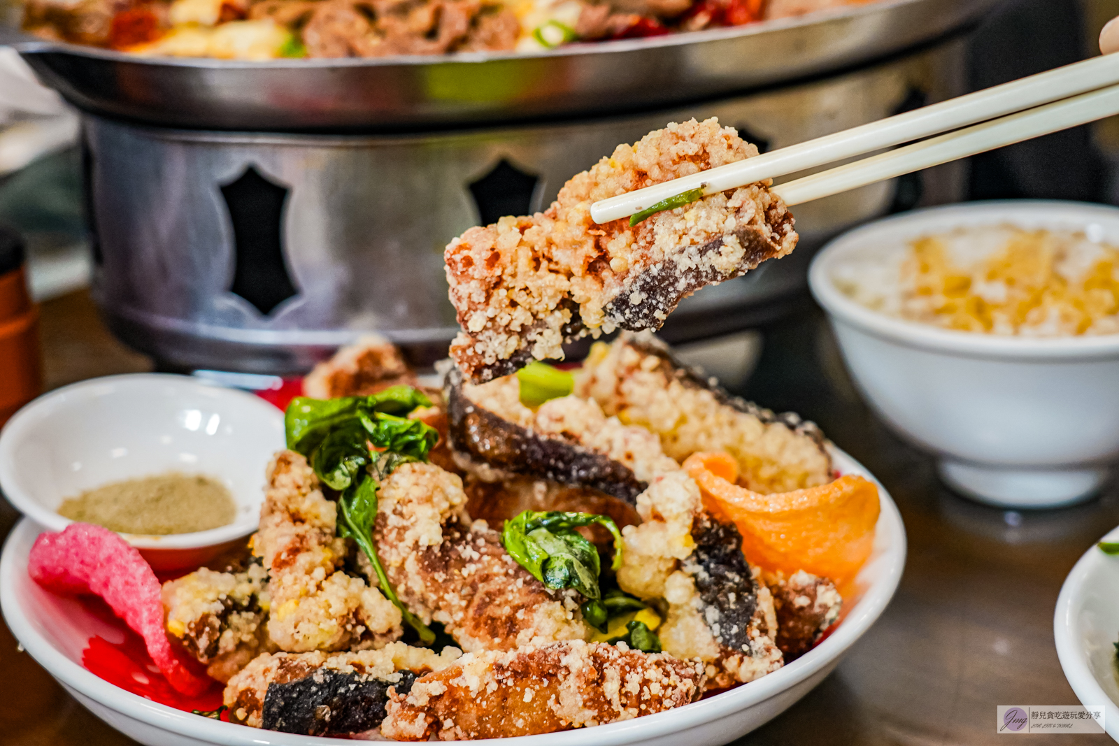 桃園美食-三街海鮮屋-免費鵝油拌飯吃到飽！在地老饕推薦的平價熱炒合菜店，芋香米粉鍋料超多/鄰近桃園愛買 @靜兒貪吃遊玩愛分享