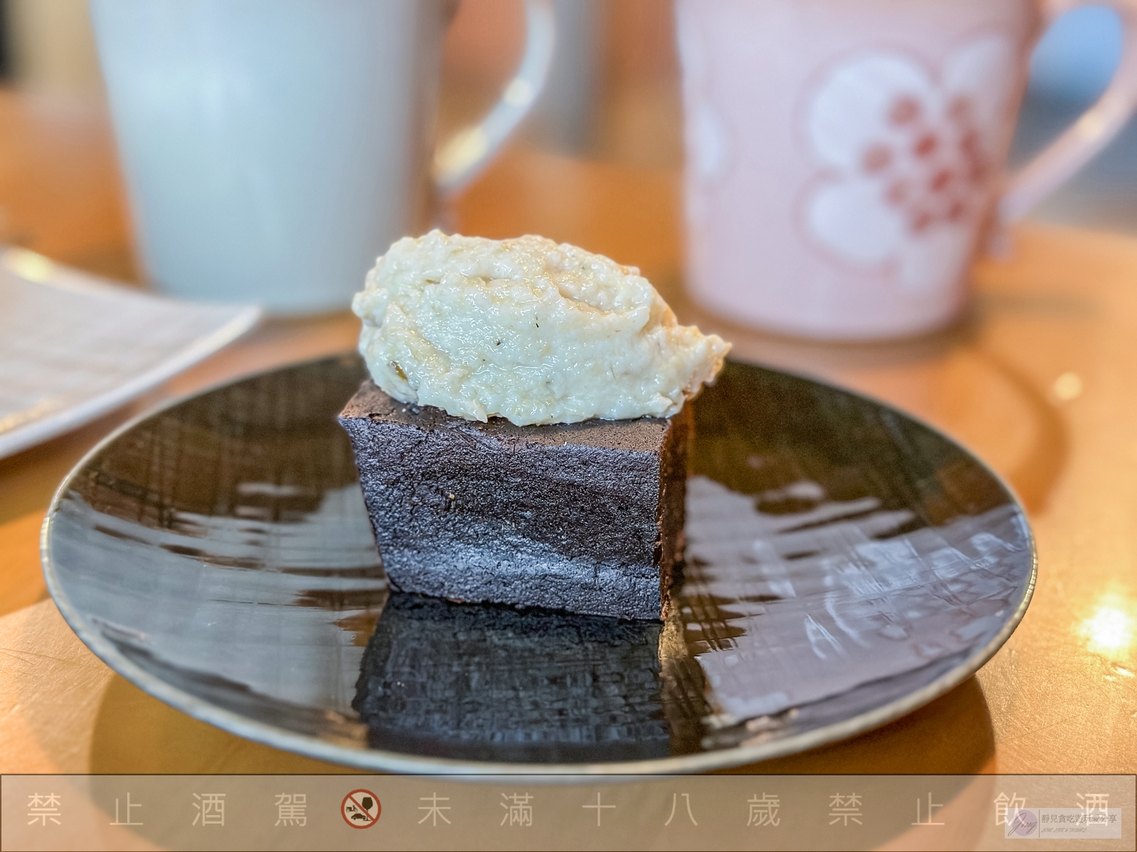 台東長濱美食-巨大少年咖啡館-隱藏在東海岸旁！台11線的紅磚老宅咖啡廳，會醉的酒釀布朗尼，手沖咖啡最低只要100元/鄰近長濱觀景臺 @靜兒貪吃遊玩愛分享