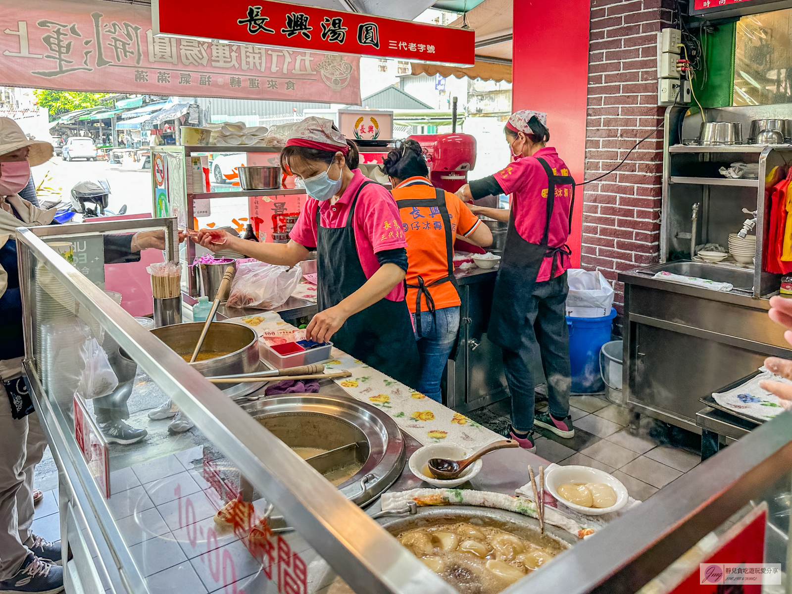 雲林斗六美食-長興圓仔冰-在地80年！傳承四代老店，手工現做燒麻糬，彩色圓仔冰超受歡迎/鄰近斗六車站 @靜兒貪吃遊玩愛分享