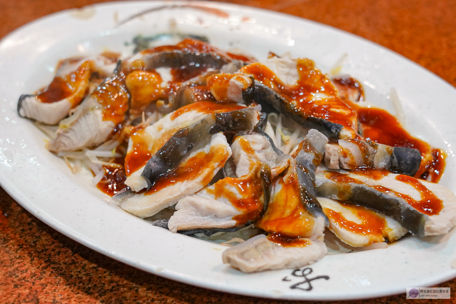 桃園龍潭美食-全家鱘龍活魚餐廳-鱘龍魚6吃，一個人不到450元，內用豬油拌飯吃到飽，附停車場/鄰近石門水庫 @靜兒貪吃遊玩愛分享