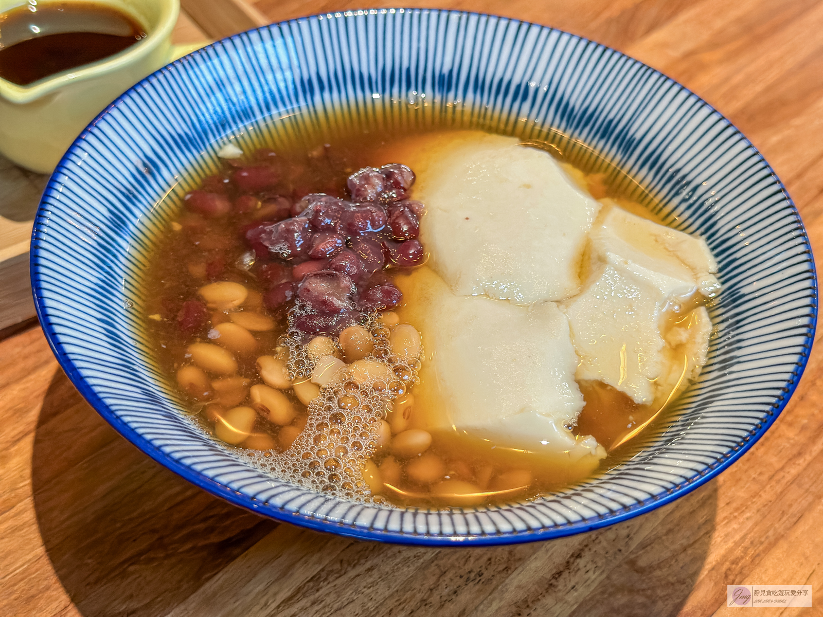 台東池上美食-池上豆之間-農會舊穀倉改建的文青小店！多達7種口味豆花、9種創意豆包捲、豆皮豆漿專賣店/鄰近池上火車站 @靜兒貪吃遊玩愛分享