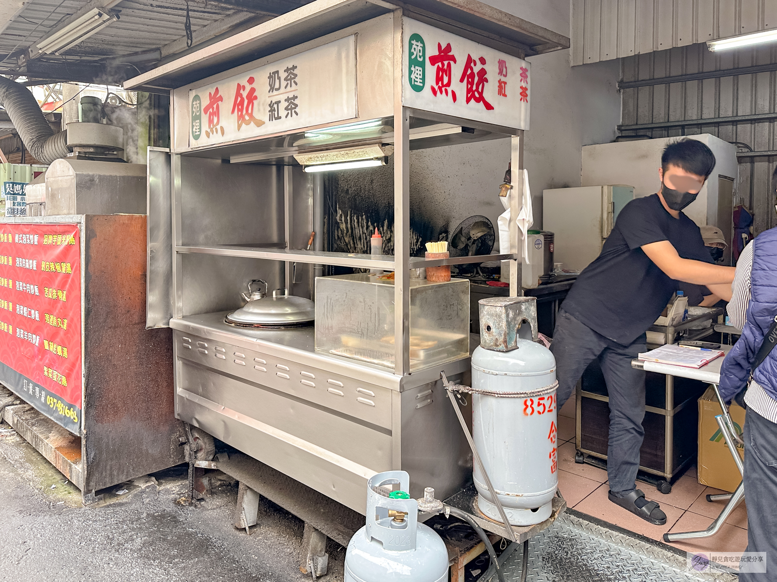 苗栗苑裡美食-苑裡煎餃-在地隱藏版！心目中第一名煎餃，一顆6元亂包煎餃酥脆如餅乾/鄰近苑裡市場 @靜兒貪吃遊玩愛分享