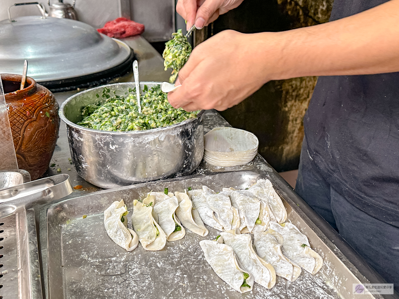 苗栗苑裡美食-苑裡煎餃-在地隱藏版！心目中第一名煎餃，一顆6元亂包煎餃酥脆如餅乾/鄰近苑裡市場 @靜兒貪吃遊玩愛分享