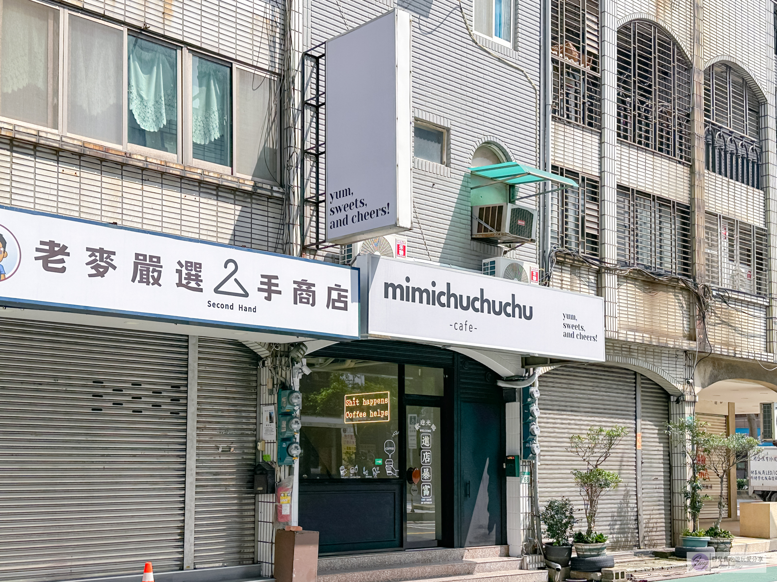 桃園美食-Mimichuchuchu cafe-隱藏在鬧區裡！簡約純白色系咖啡廳，烤焦起司蛋糕超推，熬夜回神水超特別/鄰近藝文特區 @靜兒貪吃遊玩愛分享