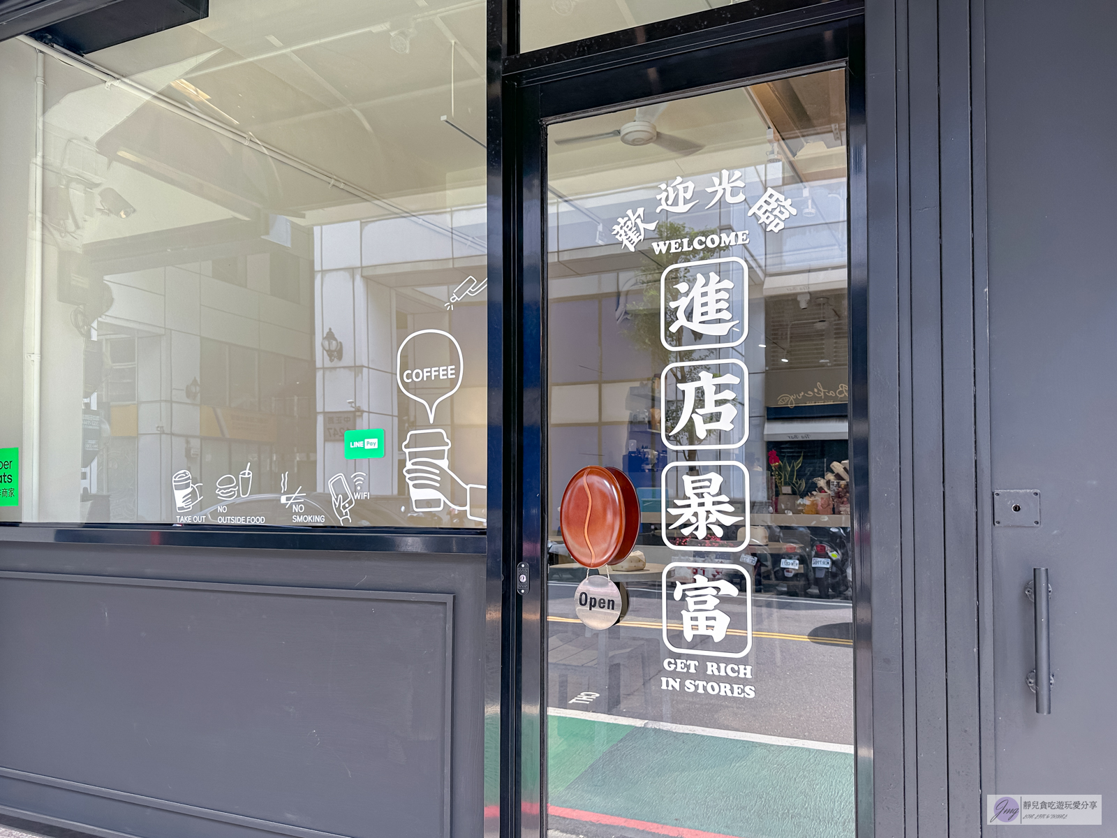 桃園美食-Mimichuchuchu cafe-隱藏在鬧區裡！簡約純白色系咖啡廳，烤焦起司蛋糕超推，熬夜回神水超特別/鄰近藝文特區 @靜兒貪吃遊玩愛分享