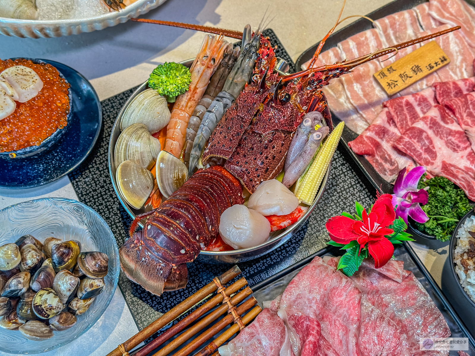 桃園美食-派大鮮精緻鍋物-套餐最低只要399元！快溢出來的鮭魚卵蓋飯，海陸雙人多達9種海鮮，現撈活體海鮮CP值超高 @靜兒貪吃遊玩愛分享