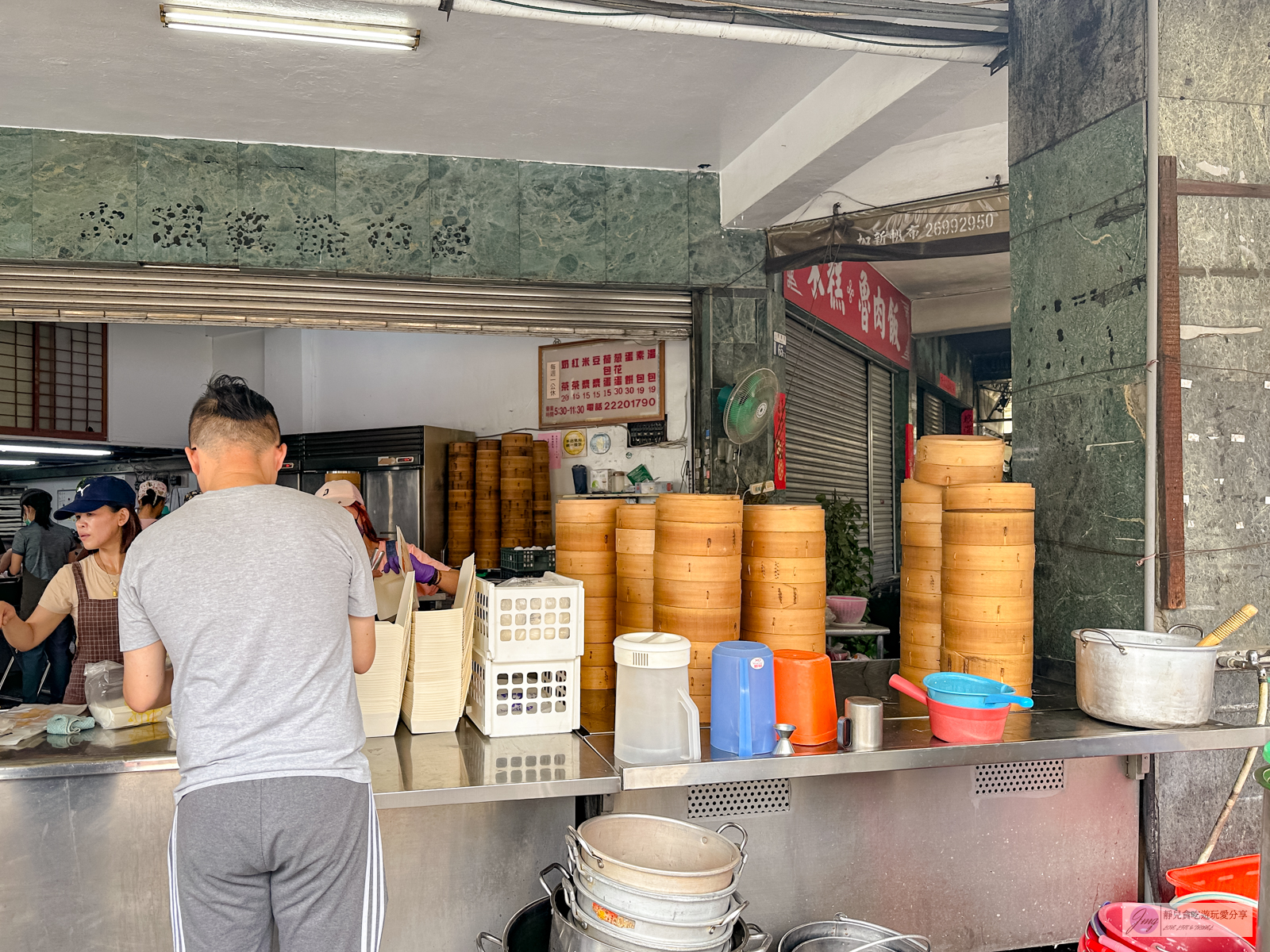 台中美食-天津苟不理湯包-沒有招牌老店！超大湯包一顆19元，在地排隊人氣美食/鄰近台中車站 @靜兒貪吃遊玩愛分享