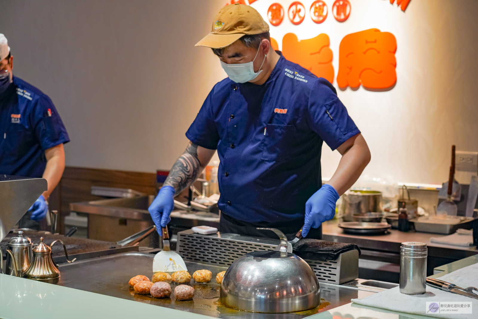 桃園大園美食-肉旨房-預約制！直火炭烤漢堡排定食，鮮蟹肉漢堡排搭配蛋黃超推，挑戰立蛋再送肉排/航棧綠洲店 @靜兒貪吃遊玩愛分享