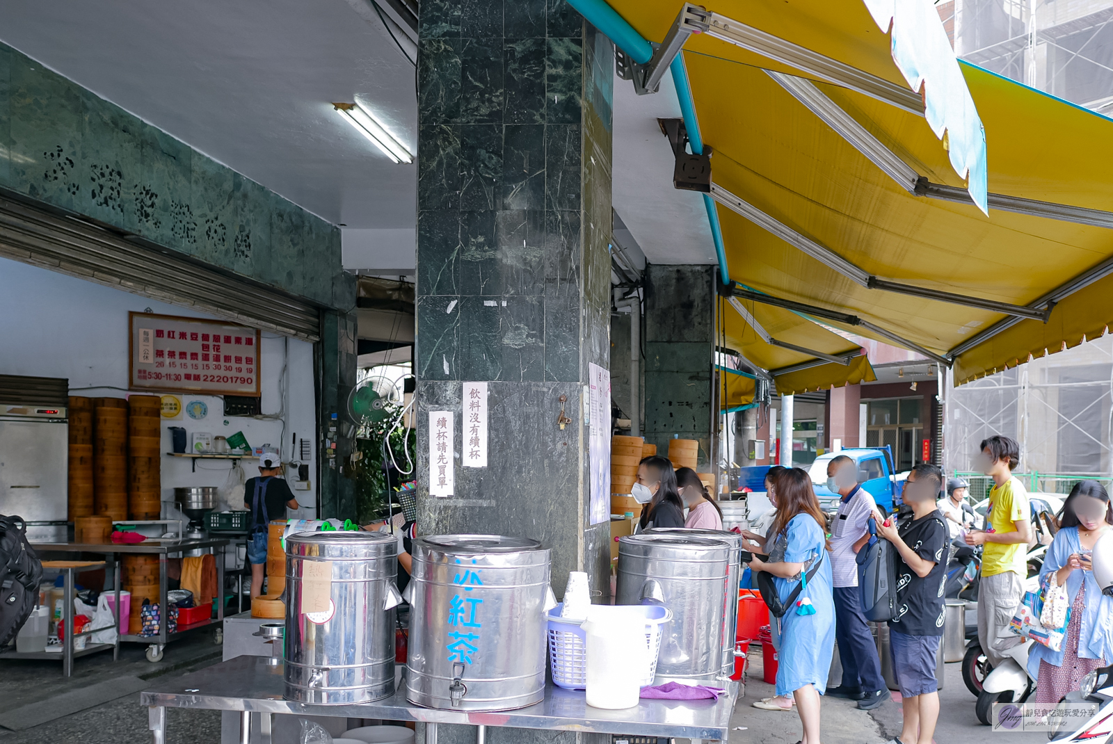 台中美食-天津苟不理湯包-沒有招牌老店！超大湯包一顆19元，在地排隊人氣美食/鄰近台中車站 @靜兒貪吃遊玩愛分享