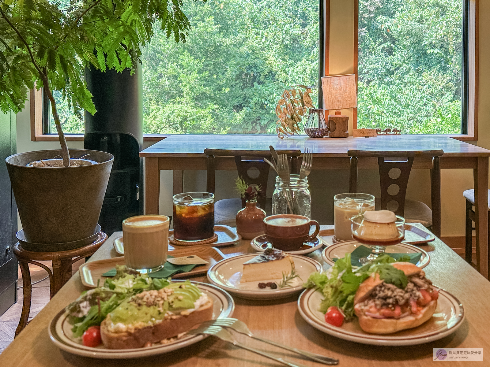 日本伊東美食-See The Forest-隱藏在森林裡！靜謐充滿溫度的咖啡廳，三明治咖啡都在水準之上 @靜兒貪吃遊玩愛分享