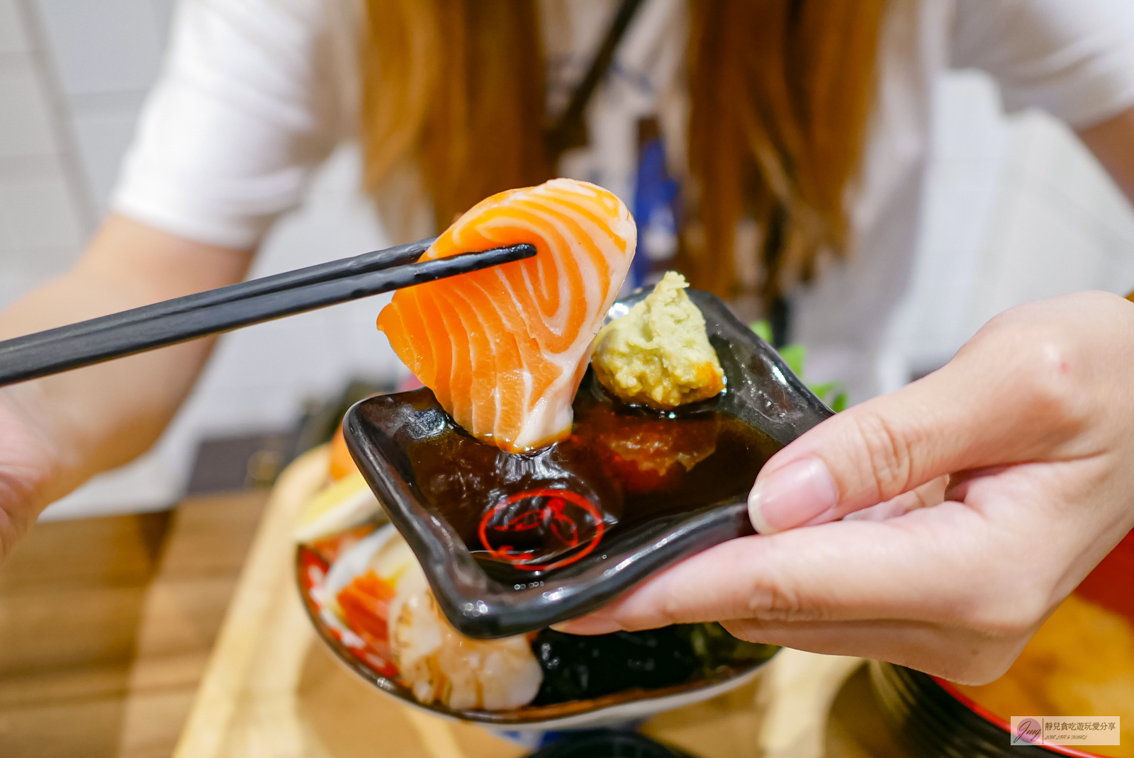 台中美食-花囍家日式料理製研所-浮誇係海鮮丼，用料真材實料，多達9種海鮮不到400元，味噌湯免費續/鄰近台中火車站 @靜兒貪吃遊玩愛分享