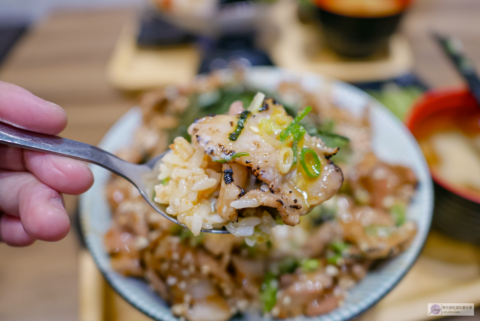 台中美食-花囍家日式料理製研所-浮誇係海鮮丼，用料真材實料，多達9種海鮮不到400元，味噌湯免費續/鄰近台中火車站 @靜兒貪吃遊玩愛分享