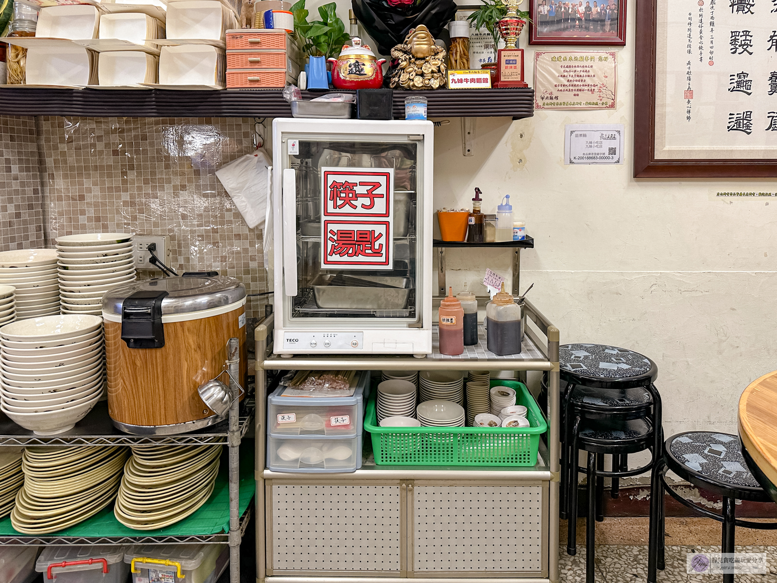 苗栗苑裡美食-九妹牛肉麵館-隱藏在60年老宅內！免費無限加牛油特製辣醬，湯頭感甜份量十足/鄰近苑裡火車站 @靜兒貪吃遊玩愛分享