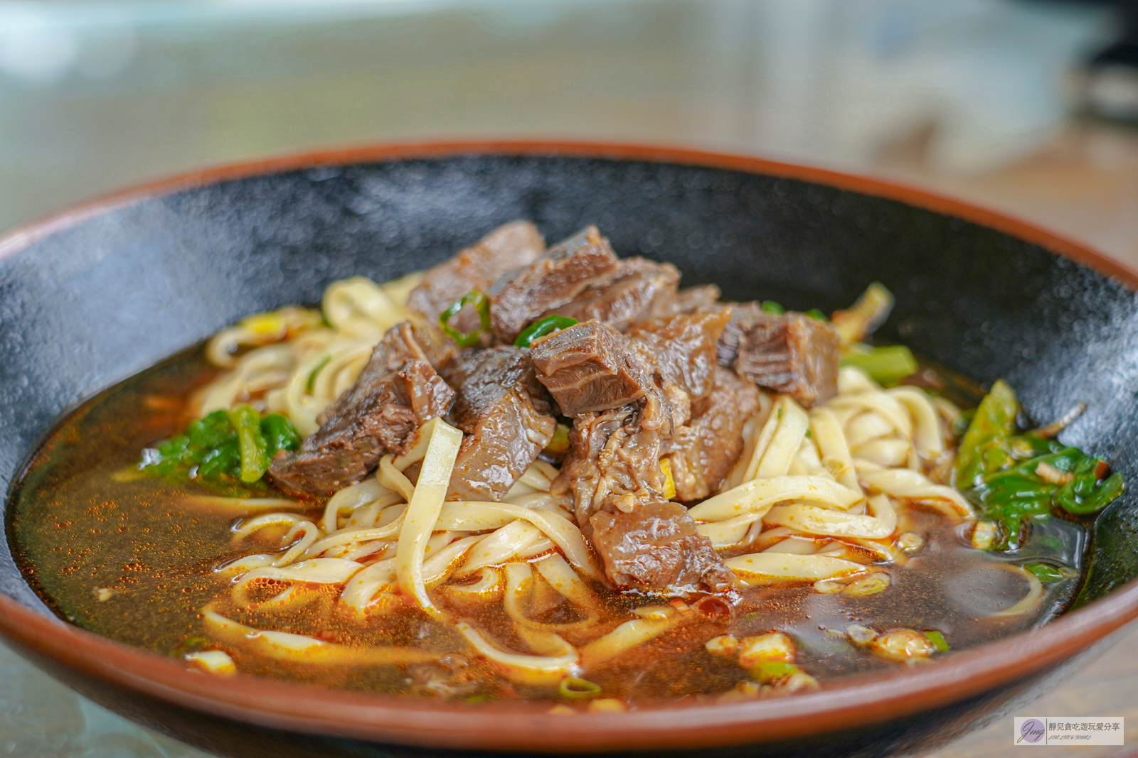 桃園龍潭美食-三步五食-隱藏在釣魚池裡的餐廳！現煮鹽烤活魚鮮嫩美味，白斬雞活魚料理需預訂 @靜兒貪吃遊玩愛分享