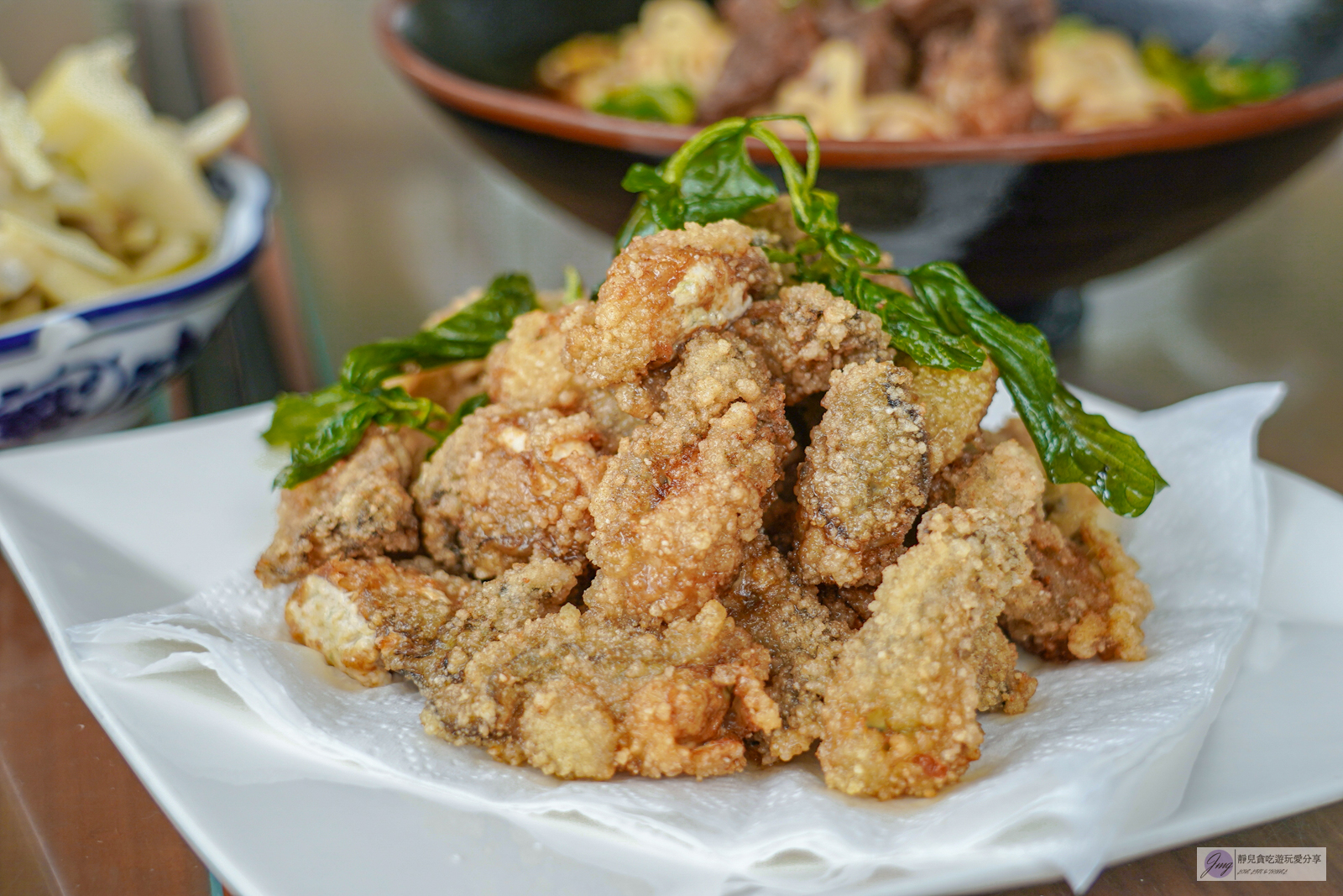 桃園龍潭美食-三步五食-隱藏在釣魚池裡的餐廳！現煮鹽烤活魚鮮嫩美味，白斬雞活魚料理需預訂 @靜兒貪吃遊玩愛分享