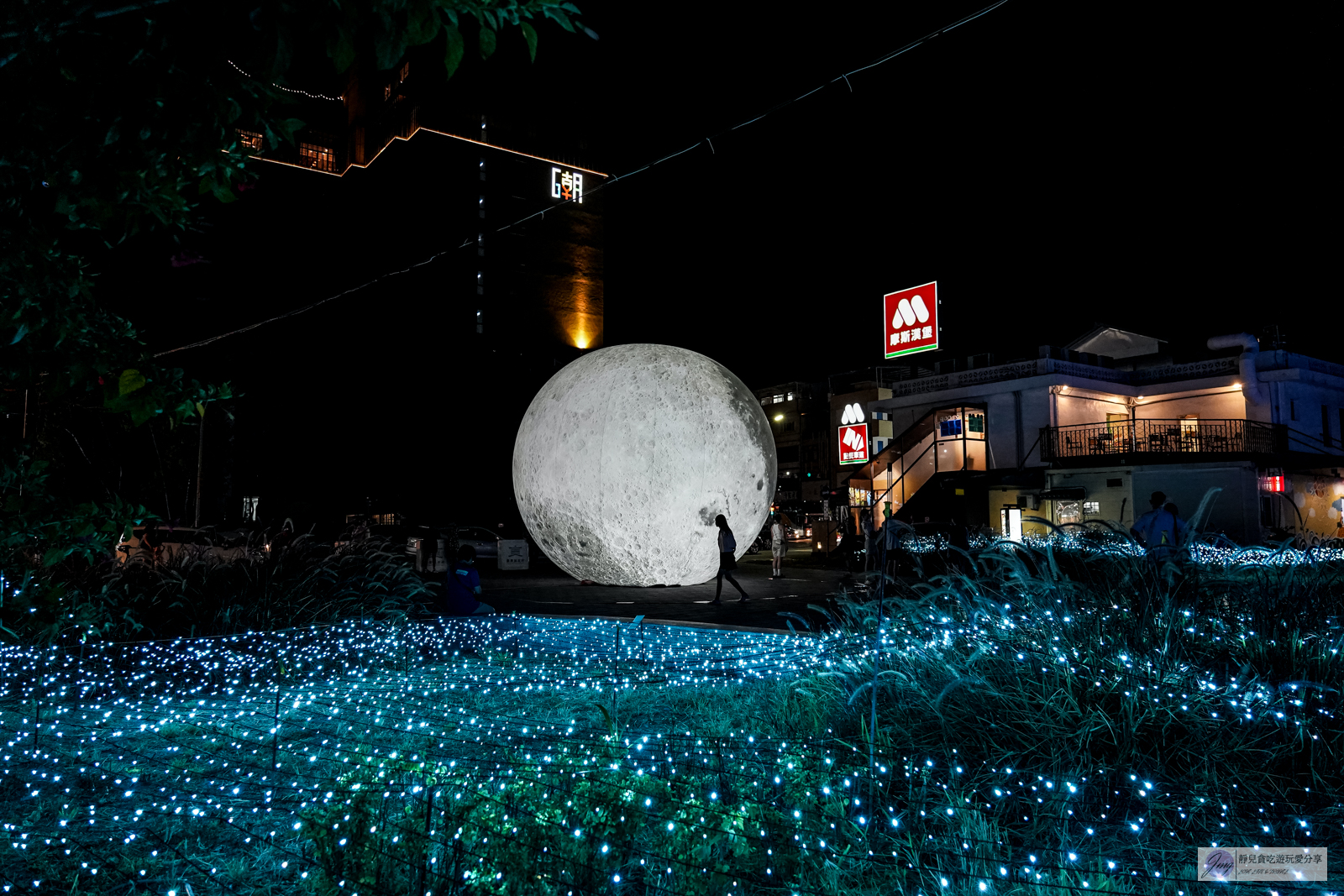 台東景點-2024鐵花燈之祭-走入星際巨型太空人與月球合影，漫步星際璀璨星際5大展區免費拍/台東鐵花新聚落 @靜兒貪吃遊玩愛分享