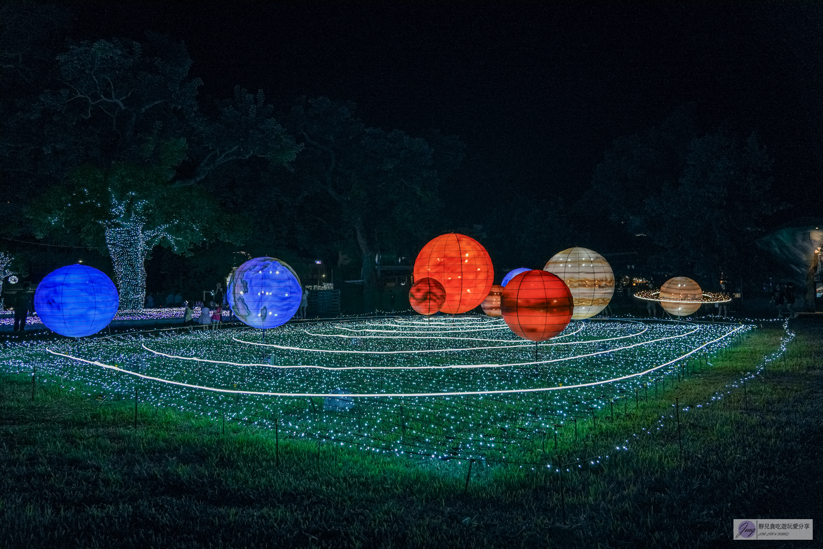 台東景點-2024鐵花燈之祭-走入星際巨型太空人與月球合影，漫步星際璀璨星際5大展區免費拍/台東鐵花新聚落 @靜兒貪吃遊玩愛分享