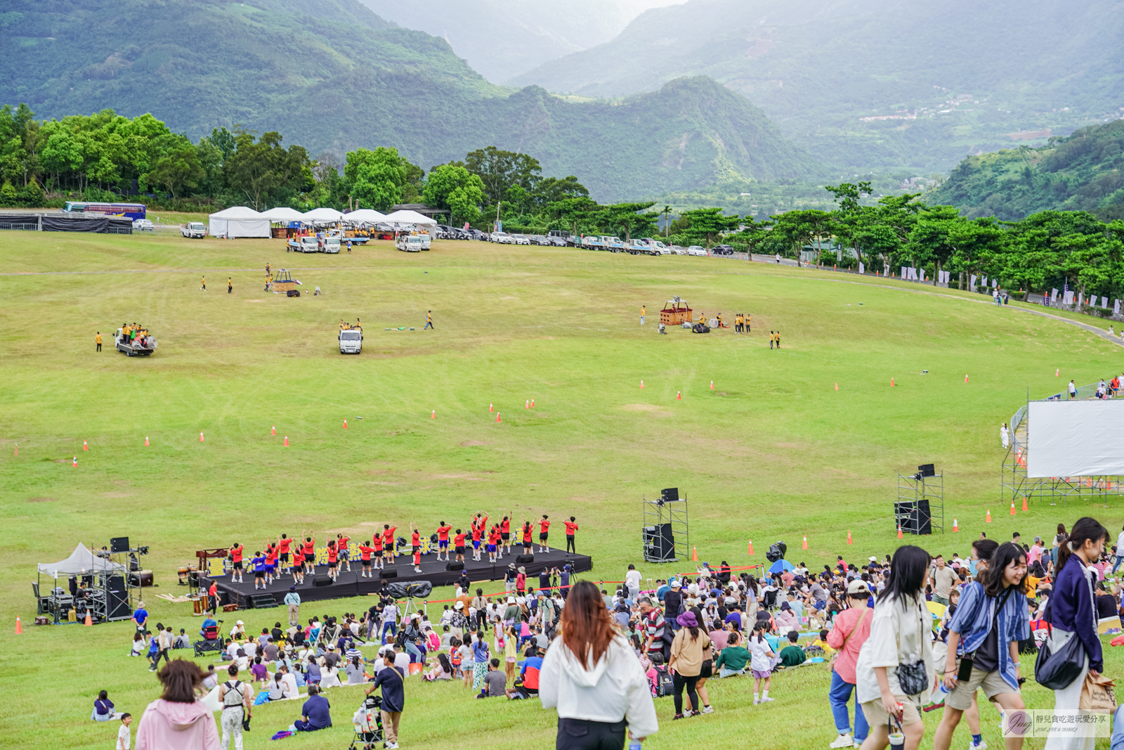 台東景點-鹿野高台-2024臺灣國際熱氣球嘉年華-Hello Kitty50週年無人機煙火秀，光雕音樂會卡司，熱氣球繫留體驗，接駁車資訊，最佳觀賞點 @靜兒貪吃遊玩愛分享