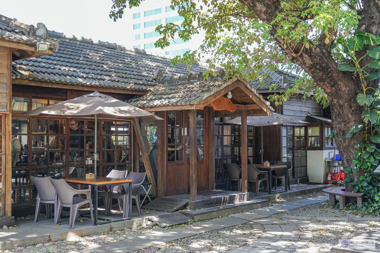 台東美食-太麻里文創咖啡館-日式老宅打造！日式警察宿舍改建，靜謐文青咖啡廳，肉桂捲超推，兩隻可愛店貓陪伴/鄰近鐵道藝術村 @靜兒貪吃遊玩愛分享