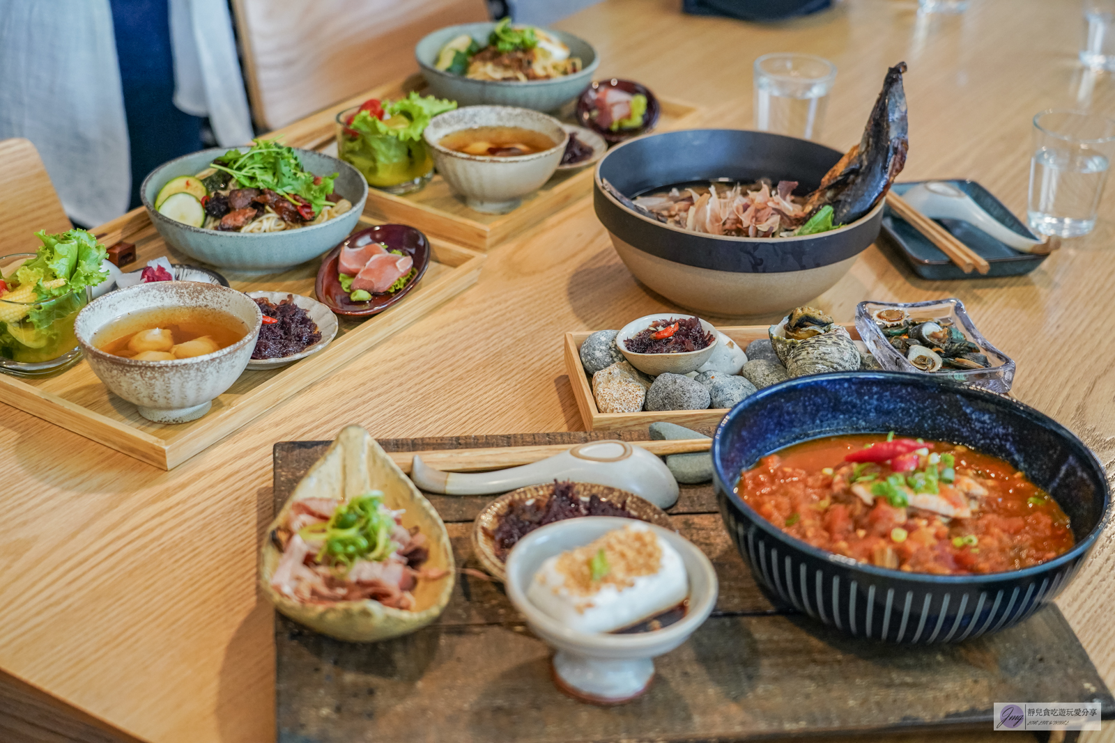 台東成功美食-成功海銀行-藏在銀行裡的海鮮風味餐，不存錢只存地方特色，海味十足的船長海女套餐/鄰近成功漁港 @靜兒貪吃遊玩愛分享