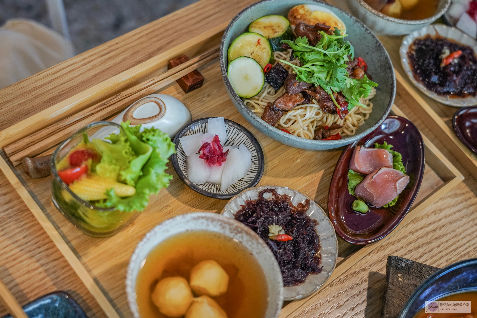 台東成功美食-成功海銀行-藏在銀行裡的海鮮風味餐，不存錢只存地方特色，海味十足的船長海女套餐/鄰近成功漁港 @靜兒貪吃遊玩愛分享