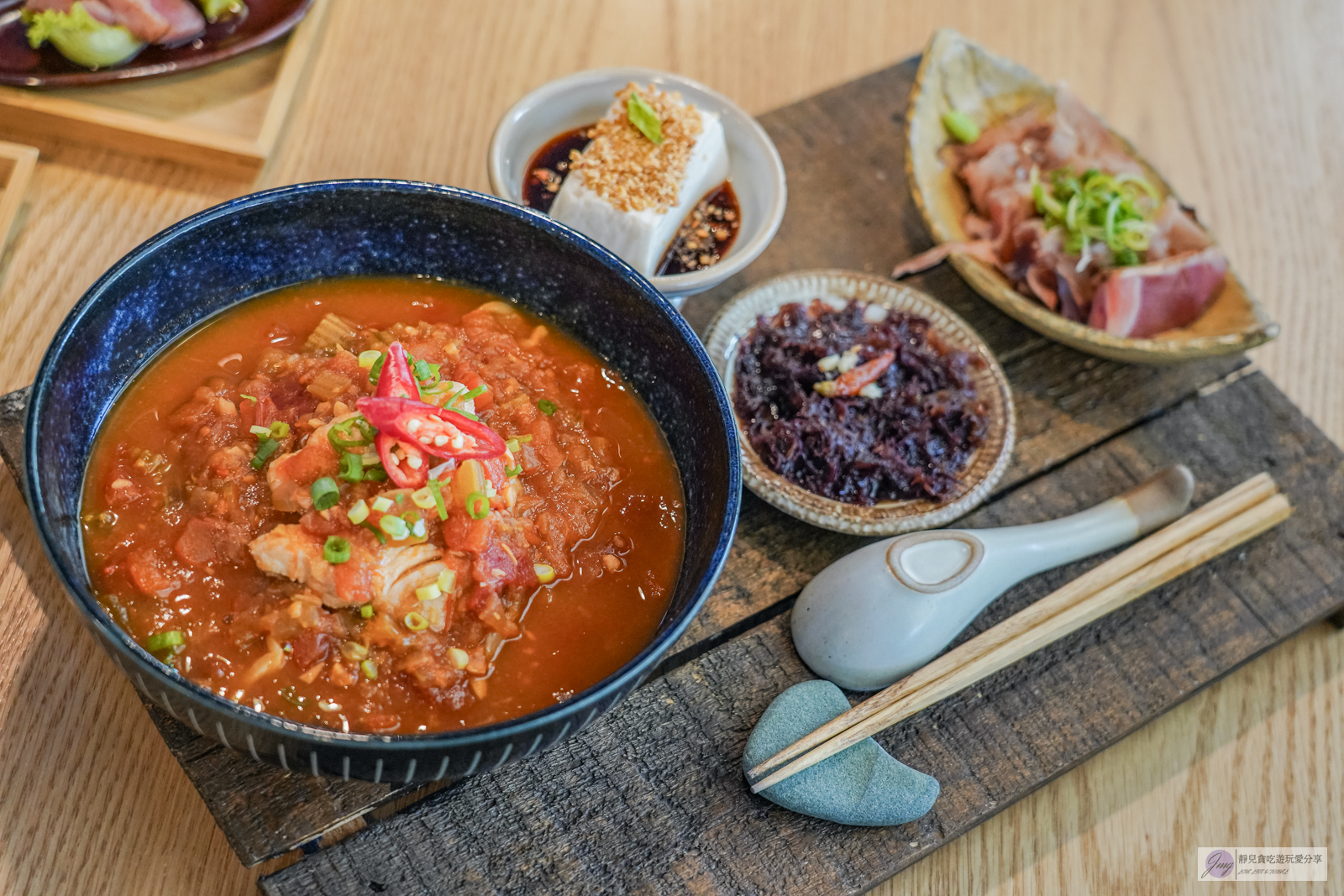 台東成功美食-成功海銀行-藏在銀行裡的海鮮風味餐，不存錢只存地方特色，海味十足的船長海女套餐/鄰近成功漁港 @靜兒貪吃遊玩愛分享