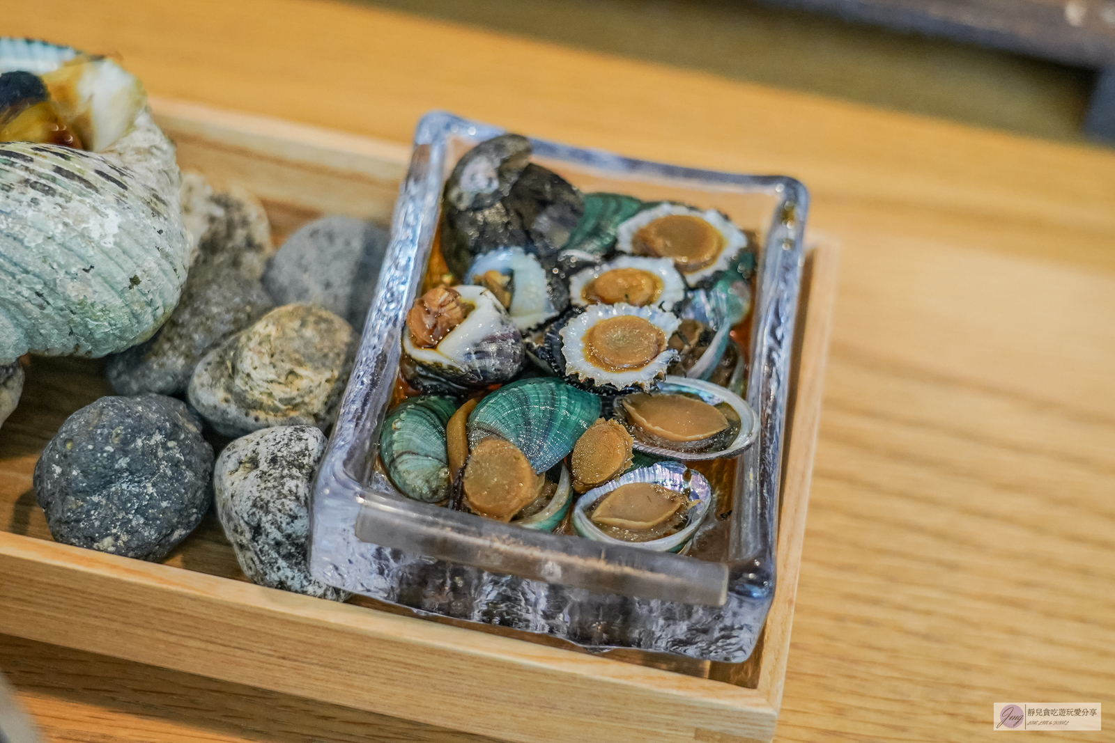 台東成功美食-成功海銀行-藏在銀行裡的海鮮風味餐，不存錢只存地方特色，海味十足的船長海女套餐/鄰近成功漁港 @靜兒貪吃遊玩愛分享