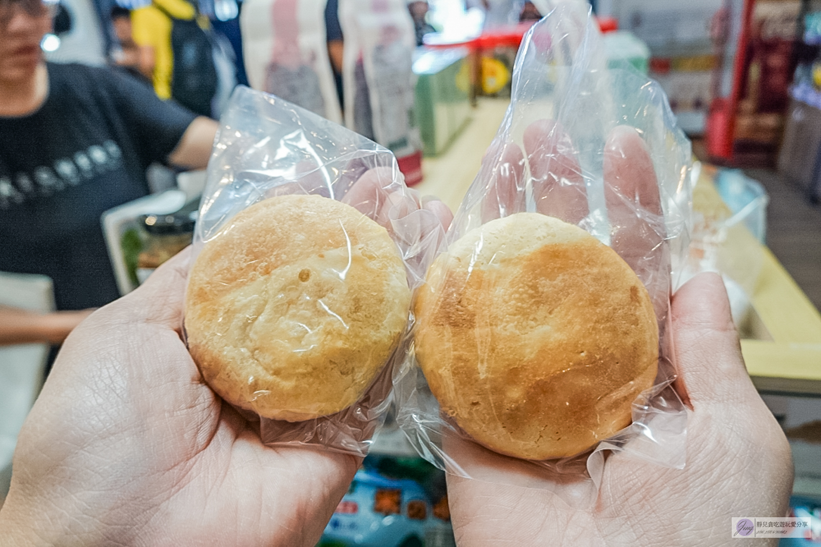 台東成功美食-福和成餅店-在地經營93年老餅舖！傳承三代，每日限量鹹甜手工麻糬、古早味封仔餅、蛋黃酥，伴手禮推薦/鄰近成功漁港 @靜兒貪吃遊玩愛分享