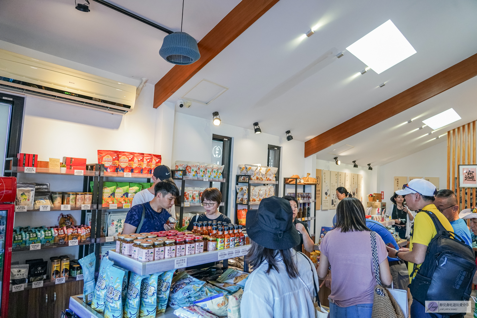 台東成功美食-福和成餅店-在地經營93年老餅舖！傳承三代，每日限量鹹甜手工麻糬、古早味封仔餅、蛋黃酥，伴手禮推薦/鄰近成功漁港 @靜兒貪吃遊玩愛分享