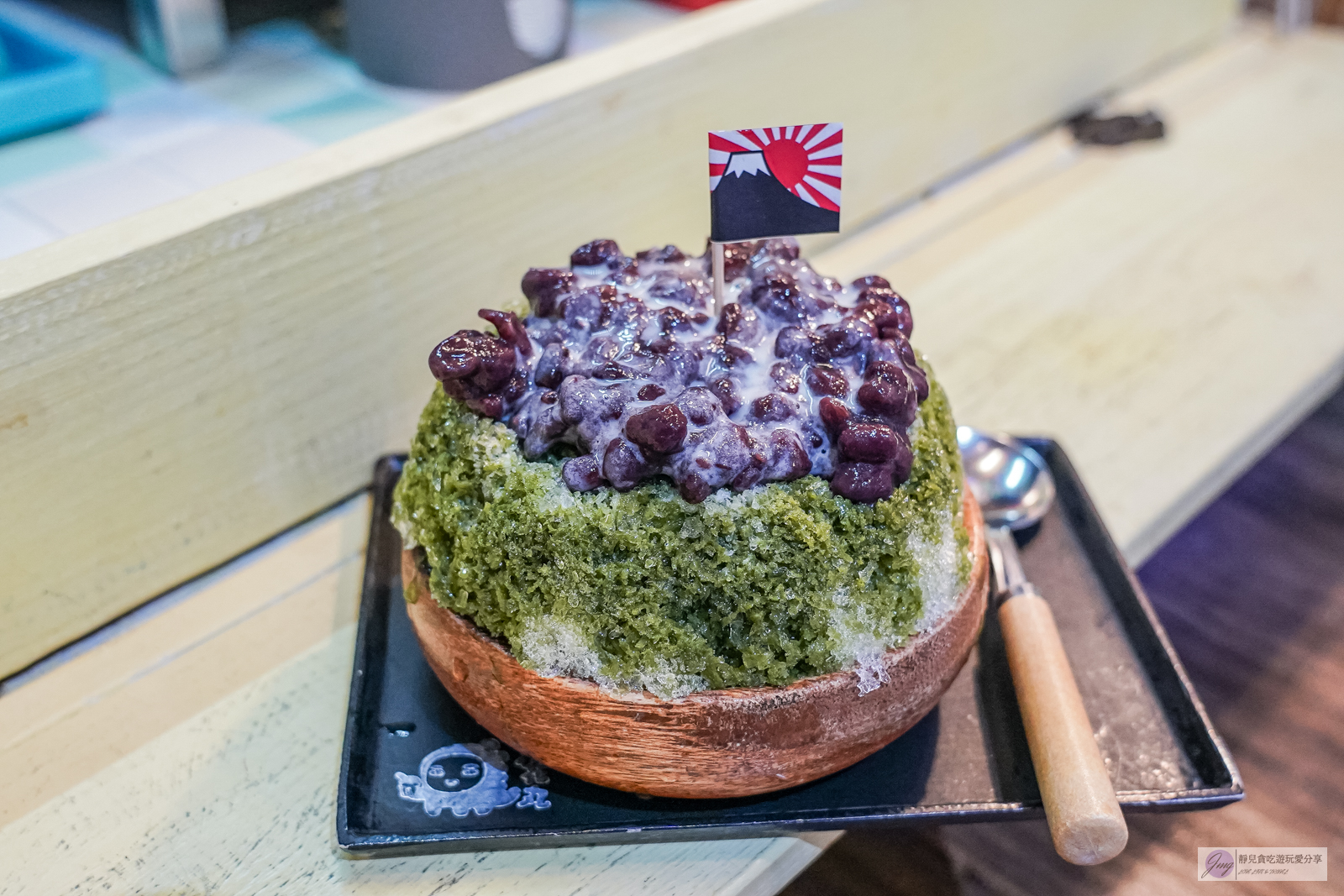 花蓮美食-浪花丸 かき氷·島食-在地人氣冰店！每日季節限定10份， 超可愛療癒的小雞刨冰，日系文青風格刨冰店/鄰近東大門夜市 @靜兒貪吃遊玩愛分享