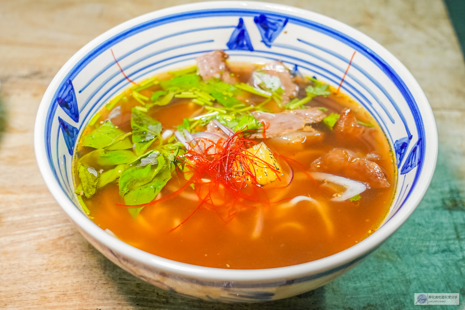 花蓮美食-好運牛湯面-一週只開三天！隱藏在宮廟旁，鳳梨牛骨熬煮的清爽牛湯麵 @靜兒貪吃遊玩愛分享