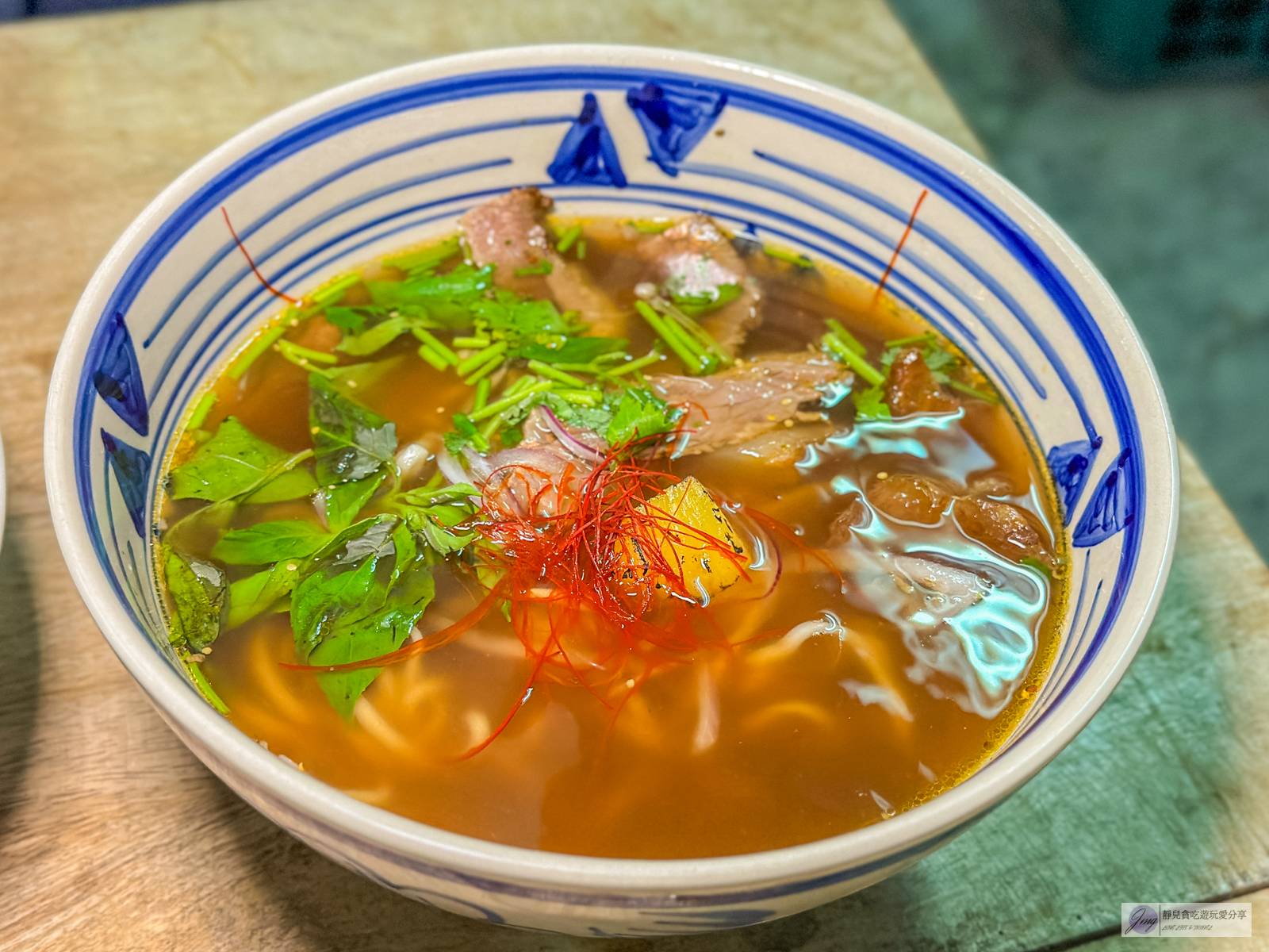 花蓮美食-好運牛湯面-一週只開三天！隱藏在宮廟旁，鳳梨牛骨熬煮的清爽牛湯麵 @靜兒貪吃遊玩愛分享